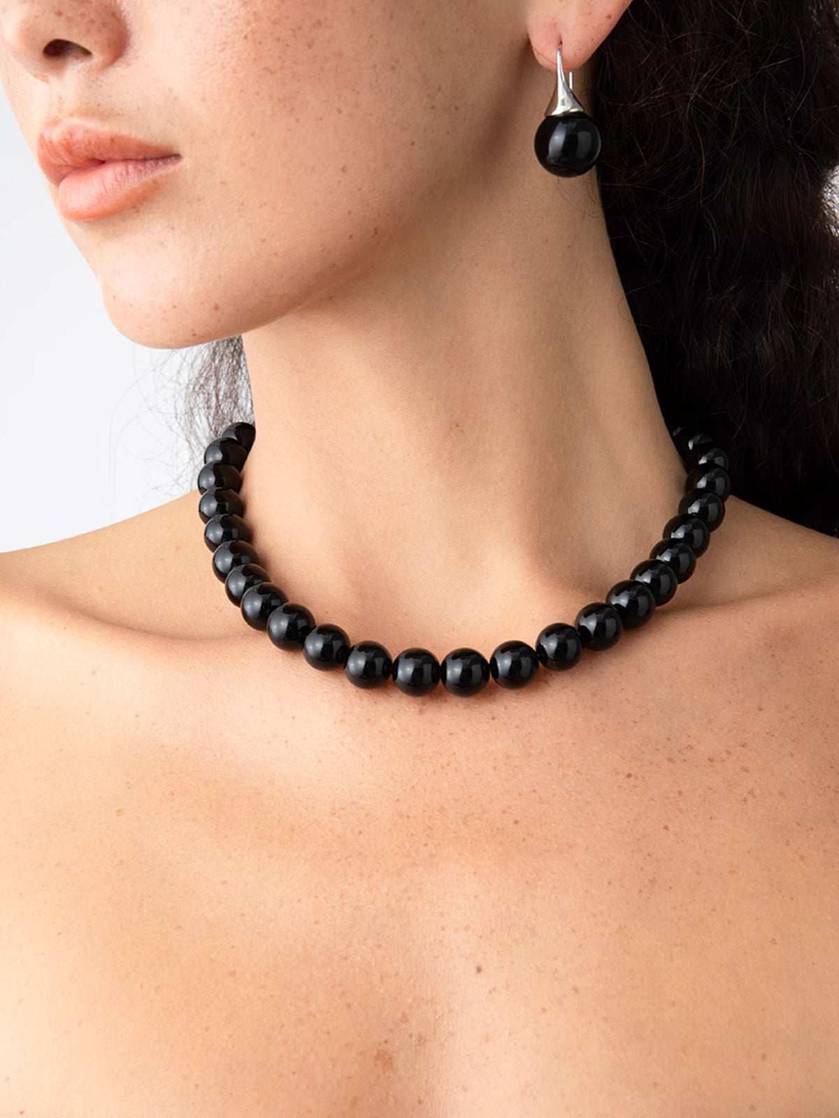Onaona - elegant black bead necklace