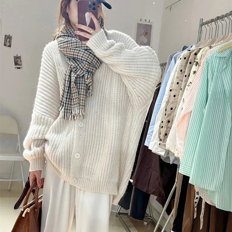 Women's knitted v-neck cardigan