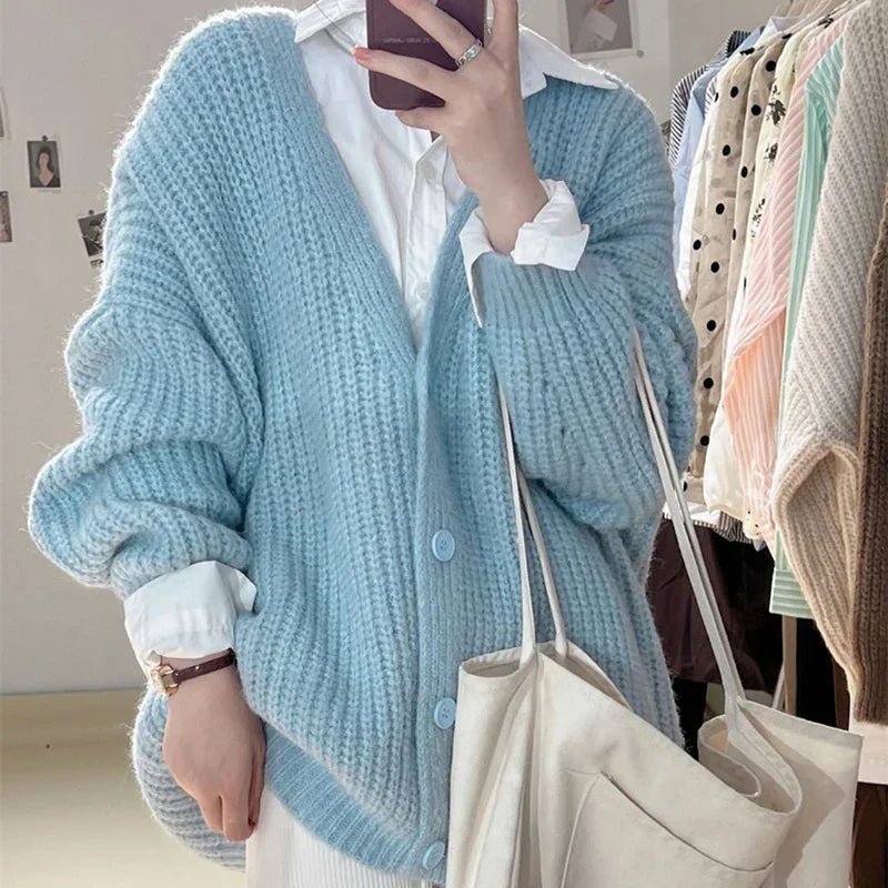 Women's knitted v-neck cardigan