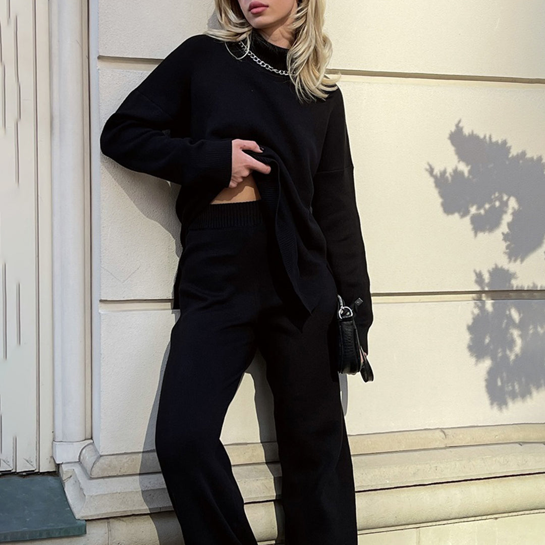 Fashionable turtleneck jumper with side slits for women