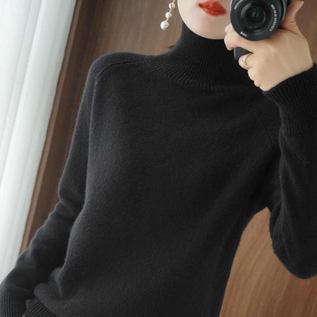 Women's slim fit short raglan knitted sweater in solid color