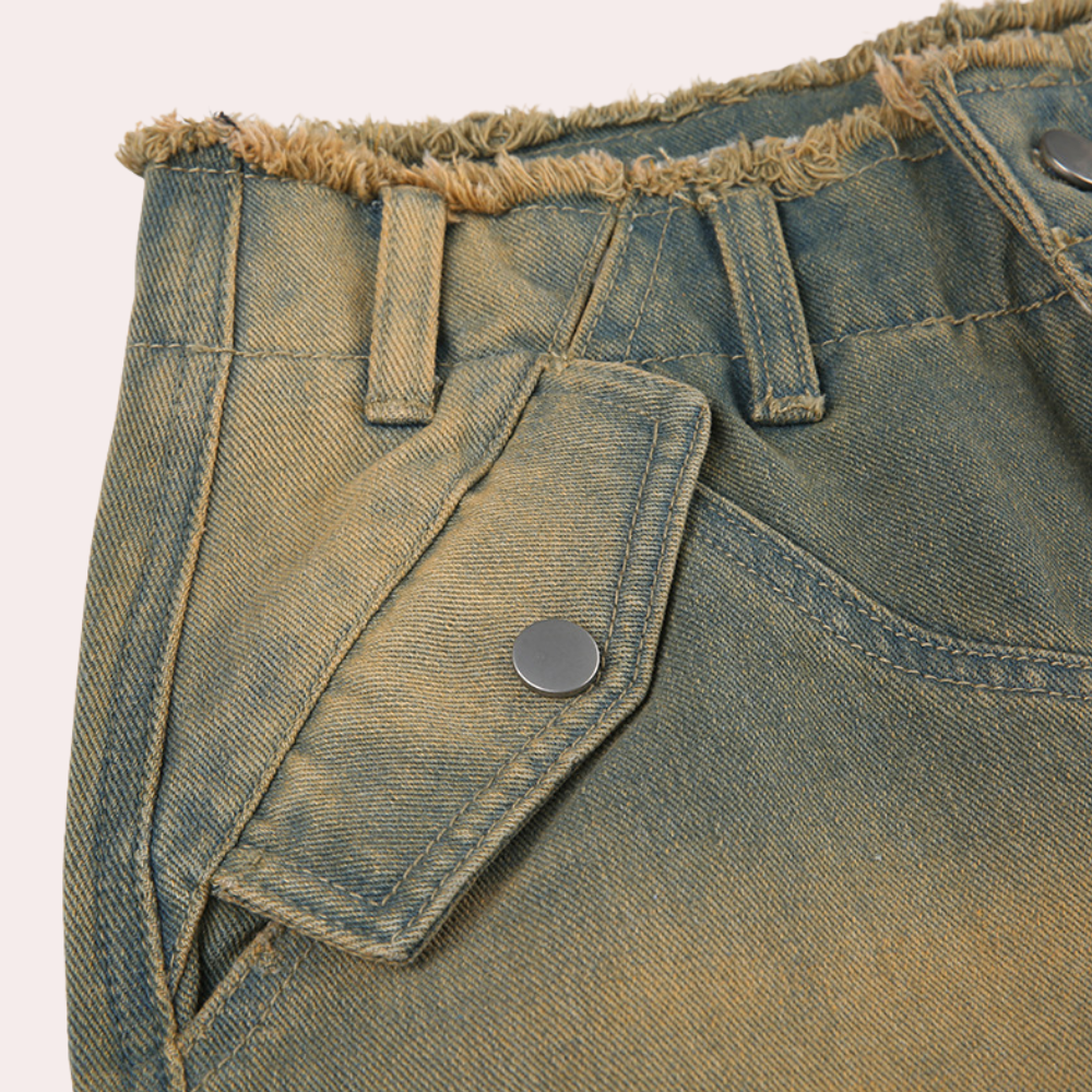 Women's oversized cargo jeans