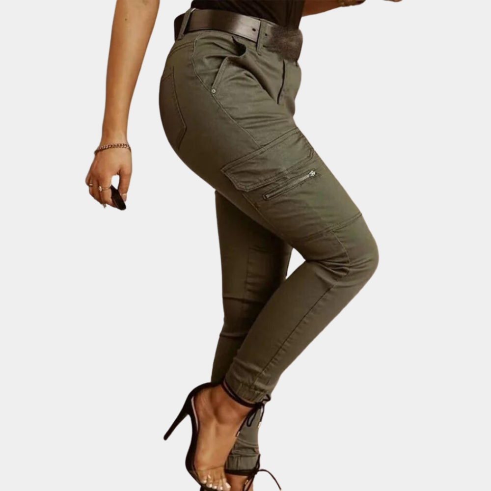 Women’s mid-waist trousers with button closure and cuffed pockets
