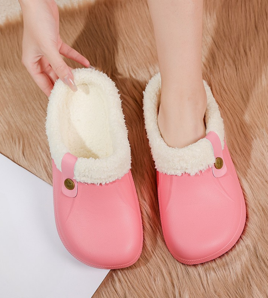 Women’s Clogs – Fleece Lined – Wide Fit – Water-Resistant – Textured Sole – Slip-On