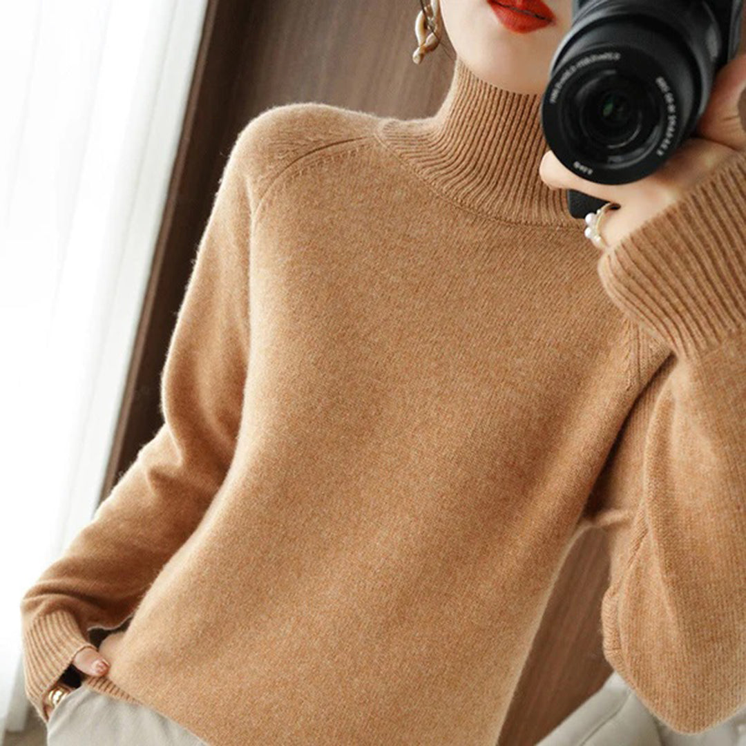 Women's slim fit short raglan knitted sweater in solid color