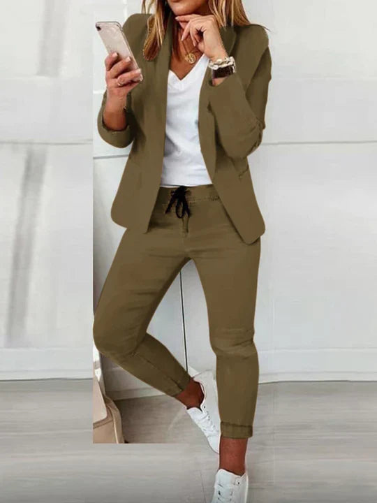 Stylish blazer and trouser set for women