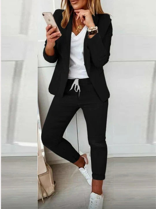 Stylish blazer and trouser set for women