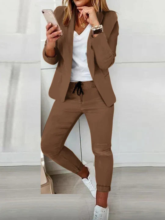 Stylish blazer and trouser set for women