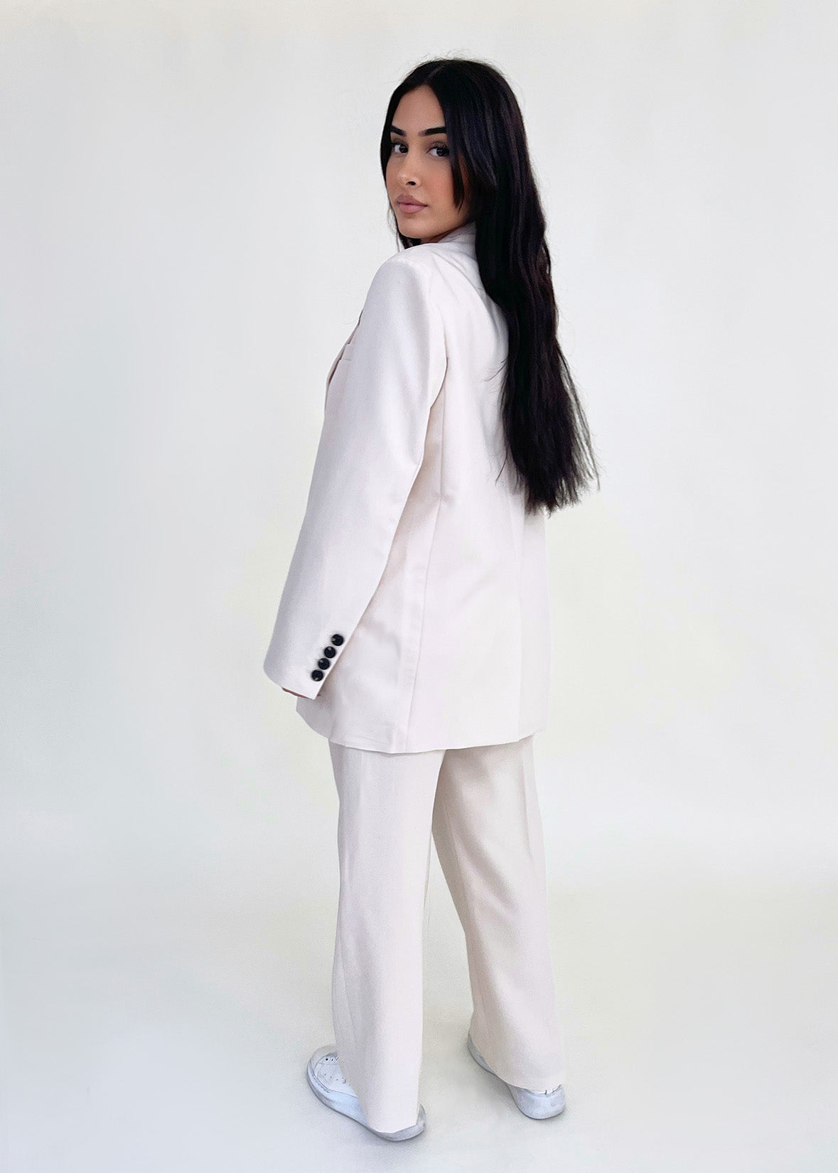Women's sleek lapel one-button blazer
