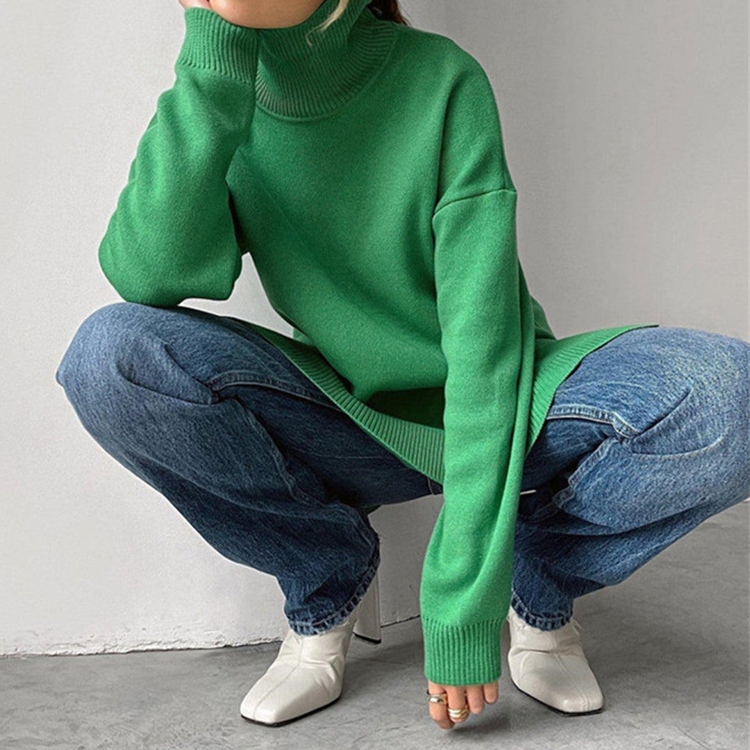 Fashionable turtleneck jumper with side slits for women