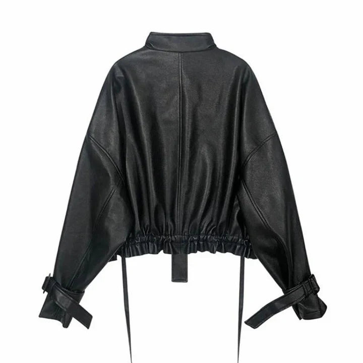 Women's leather jacket with box cut with zip closure