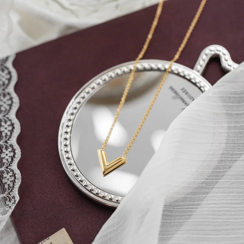 V-Shaped Collarbone Necklace