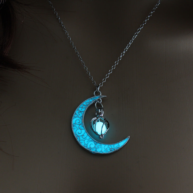 Luminous crescent necklace