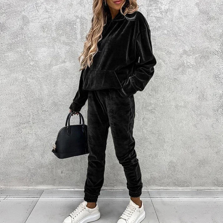 Women's hooded sweatshirt and joggers set