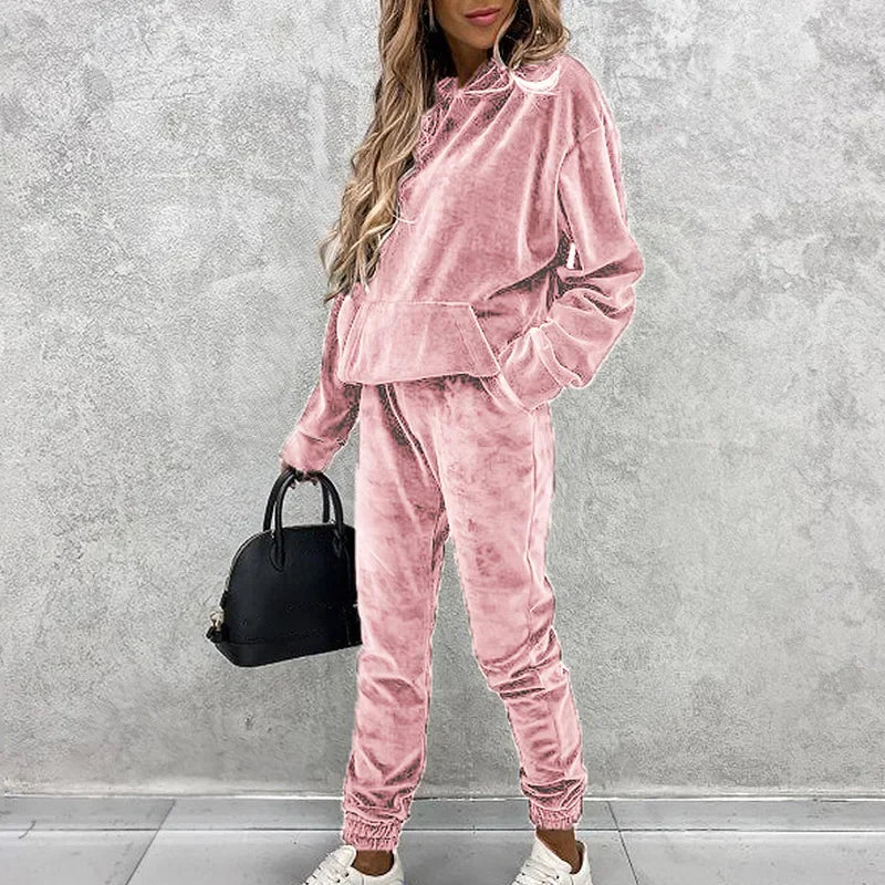 Women's hooded sweatshirt and joggers set