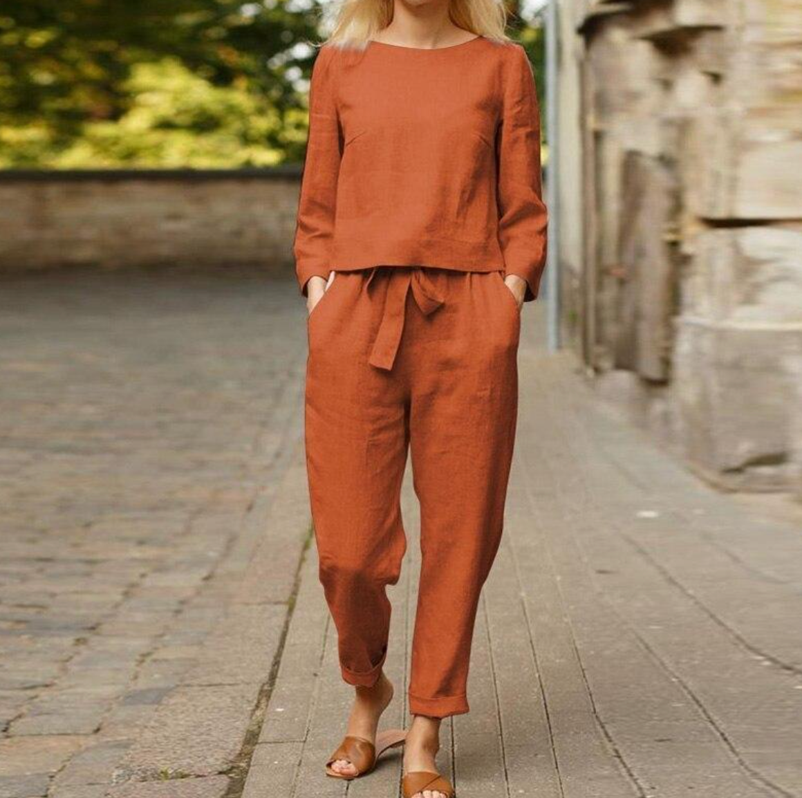 Women's classic and fashionable set