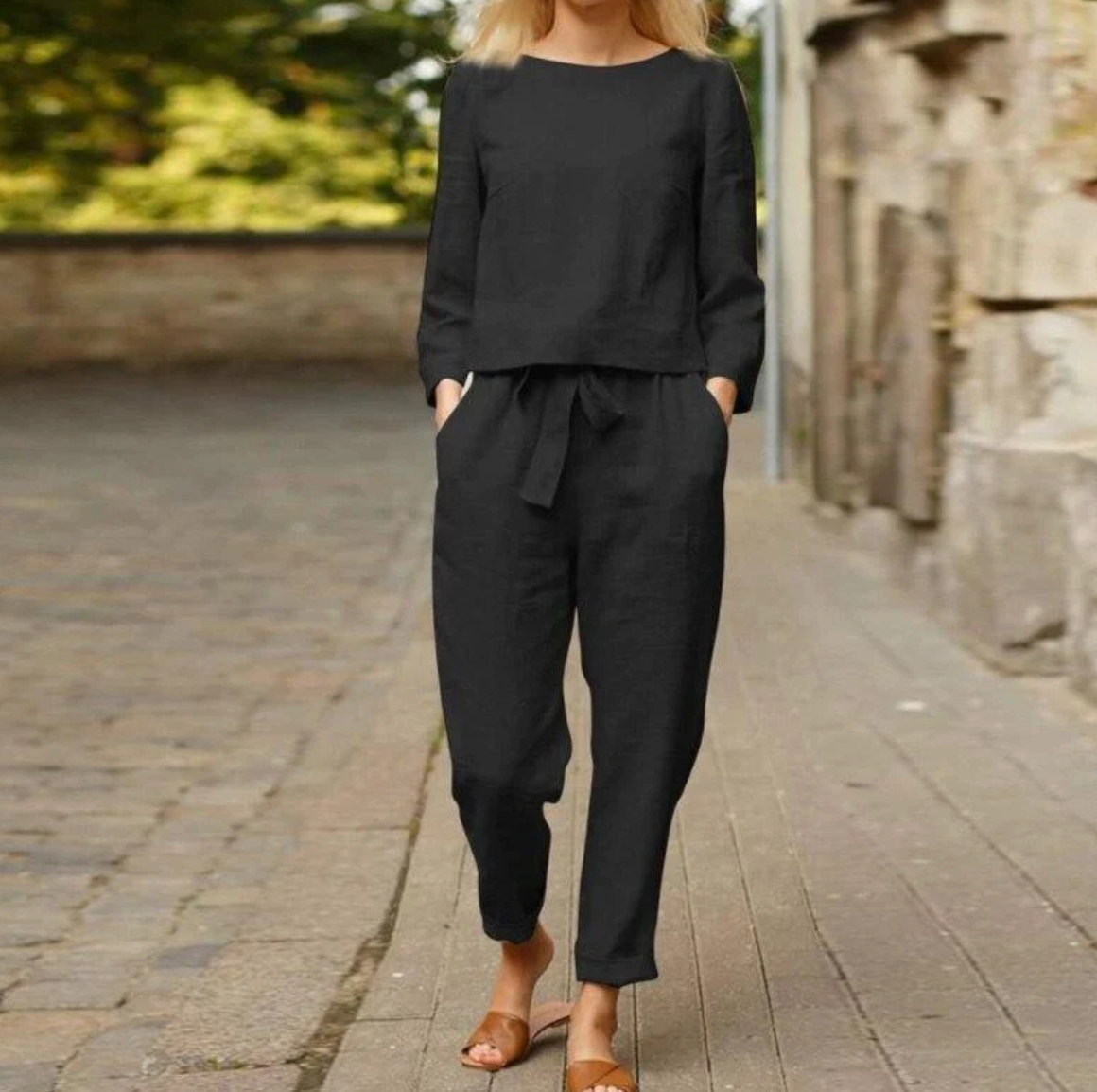 Women's classic and fashionable set