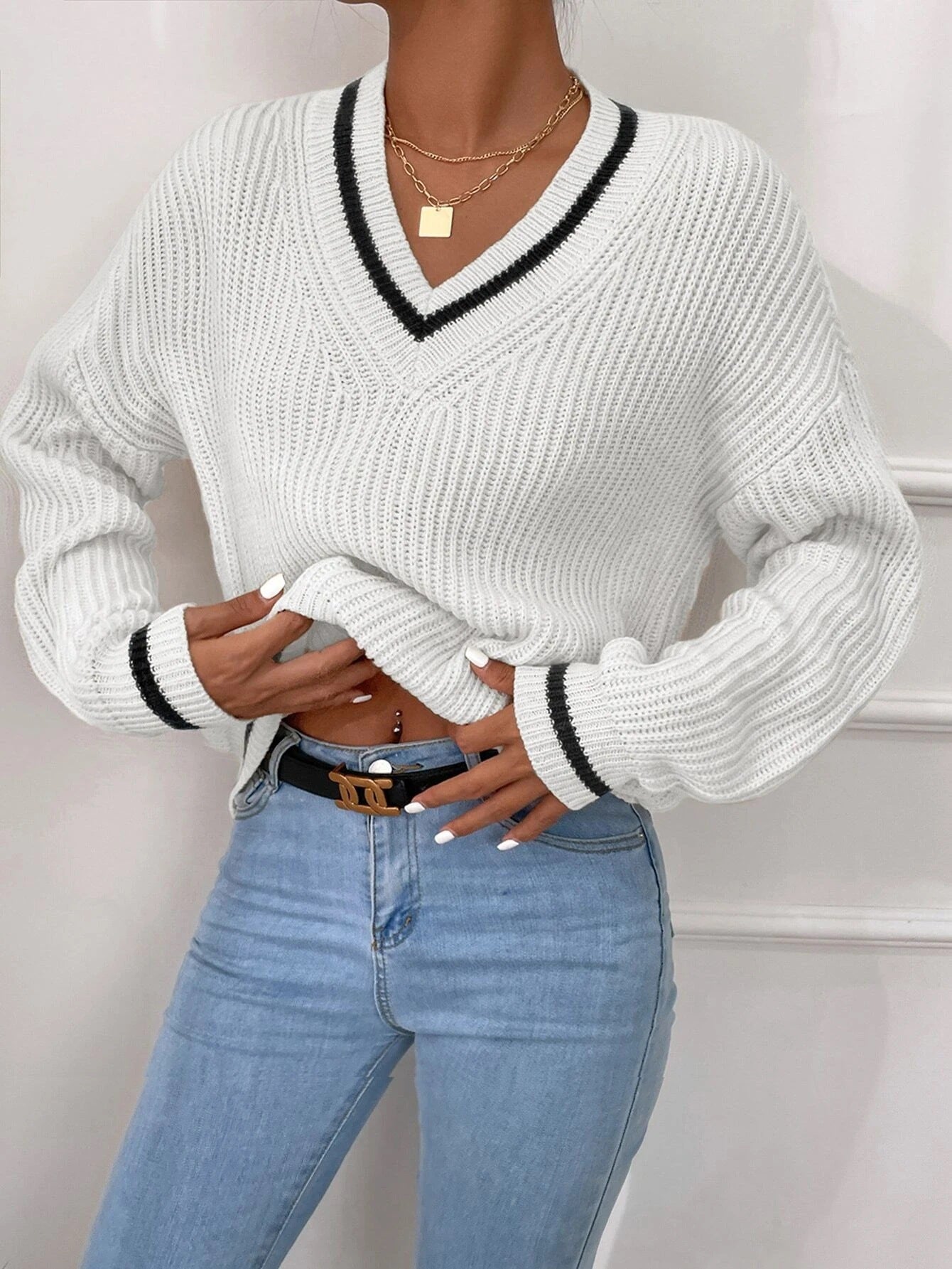 Women's casual sweater with patchwork v-neck