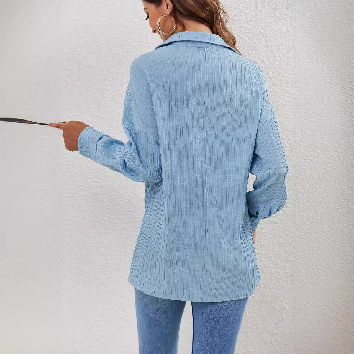 Erin - long sleeved loose shirt with button closure