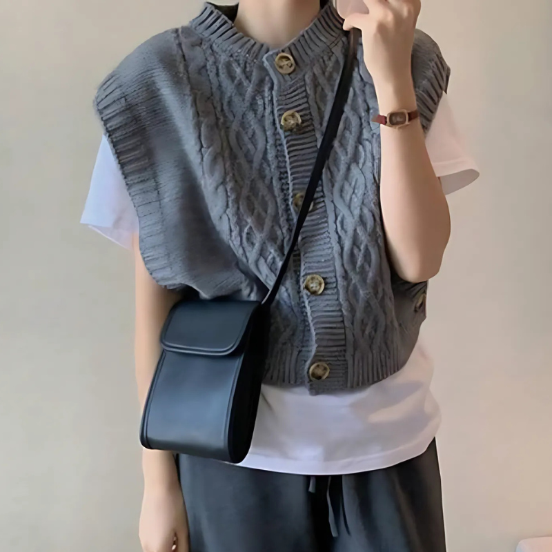 Women’s Sweater Vest – Relaxed Fit – Wool Knit – Cable Pattern – V-Neck – Button Front