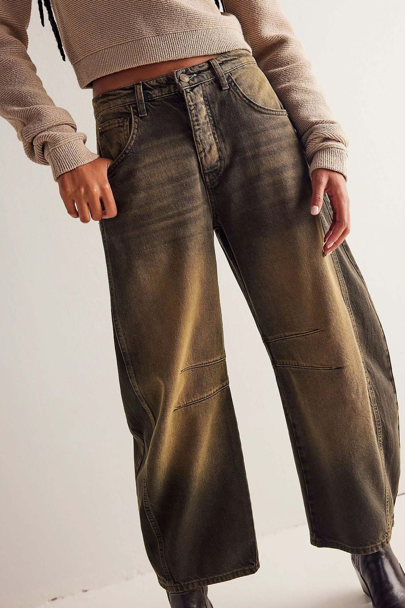 Women's mid-rise baggy balloon jeans