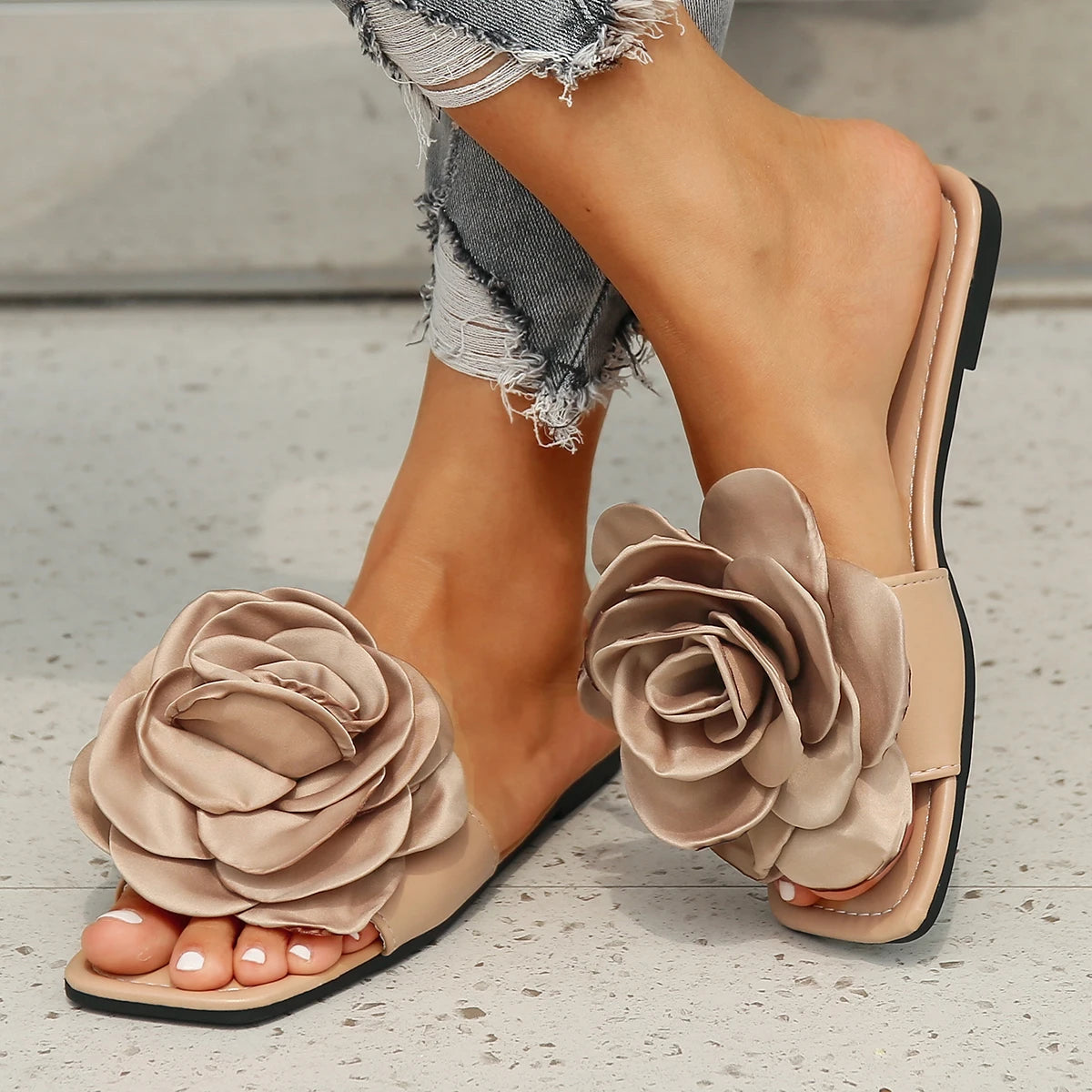 Selione - Elegant slippers with flower detail