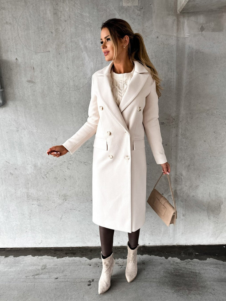 Women's long coat lapel with front pocket and button closure