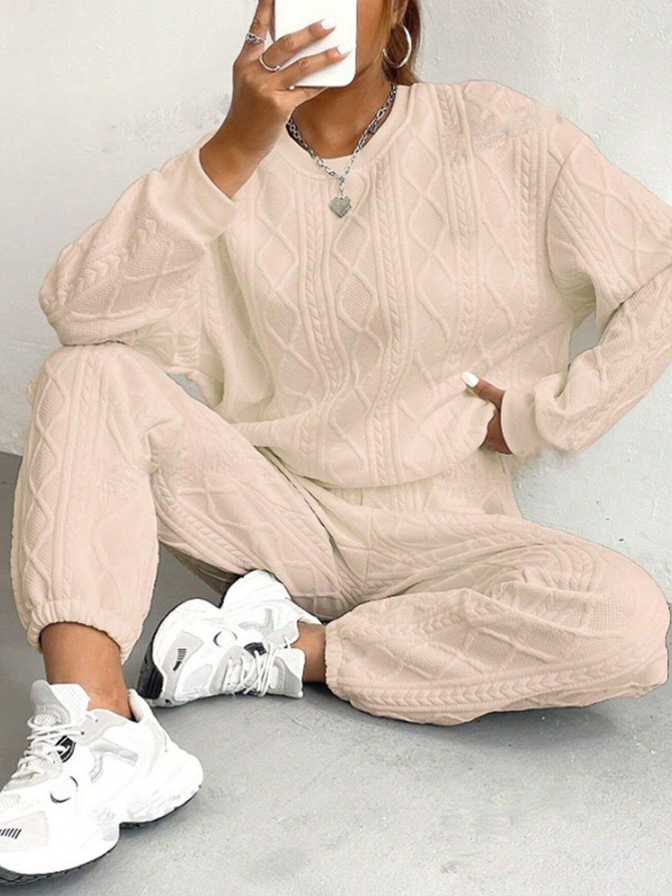Women’s Two-Piece Lounge Set – Soft Knit Cable Texture – Relaxed Fit – Long Sleeve Top & Cuffed Pants