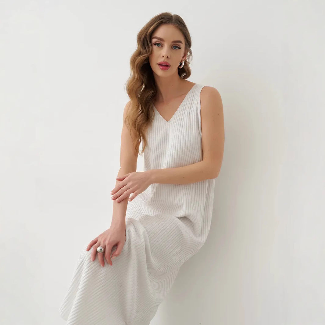 Women’s Maxi Dress – Sleeveless – Relaxed Fit – V-Neck – Pleated – Spaghetti Straps