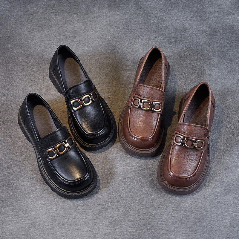 Women's classic loafer with chain detail