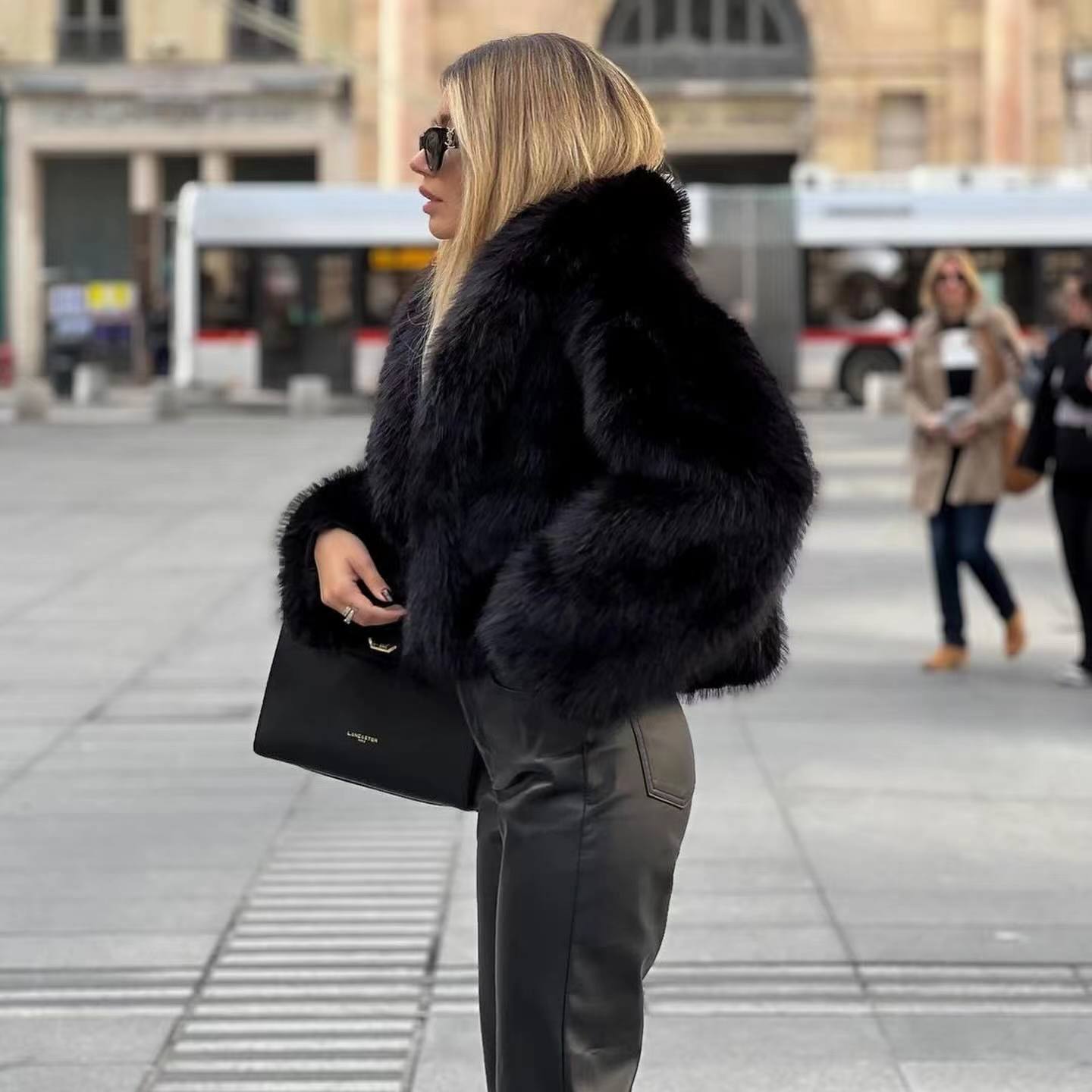 Women's fluffy faux fur short coat