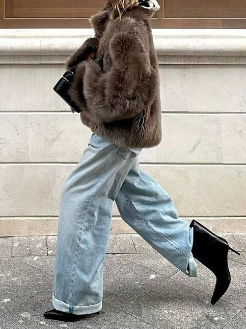 Women’s Short Coat – Plush Faux Fur – Loose Fit – Wide Collar – Flared Sleeves