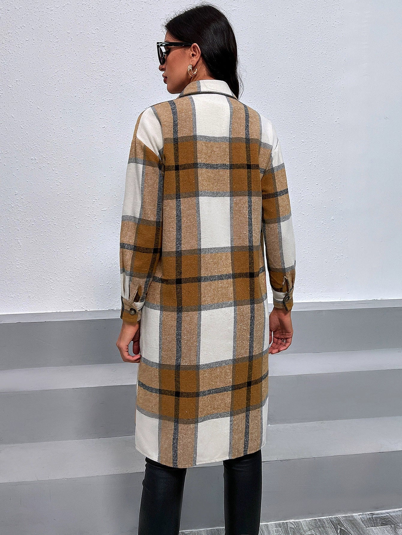 Women’s Shirt Jacket – Oversized Fit – Plaid Pattern – Soft Woven Fabric – Mid-Length