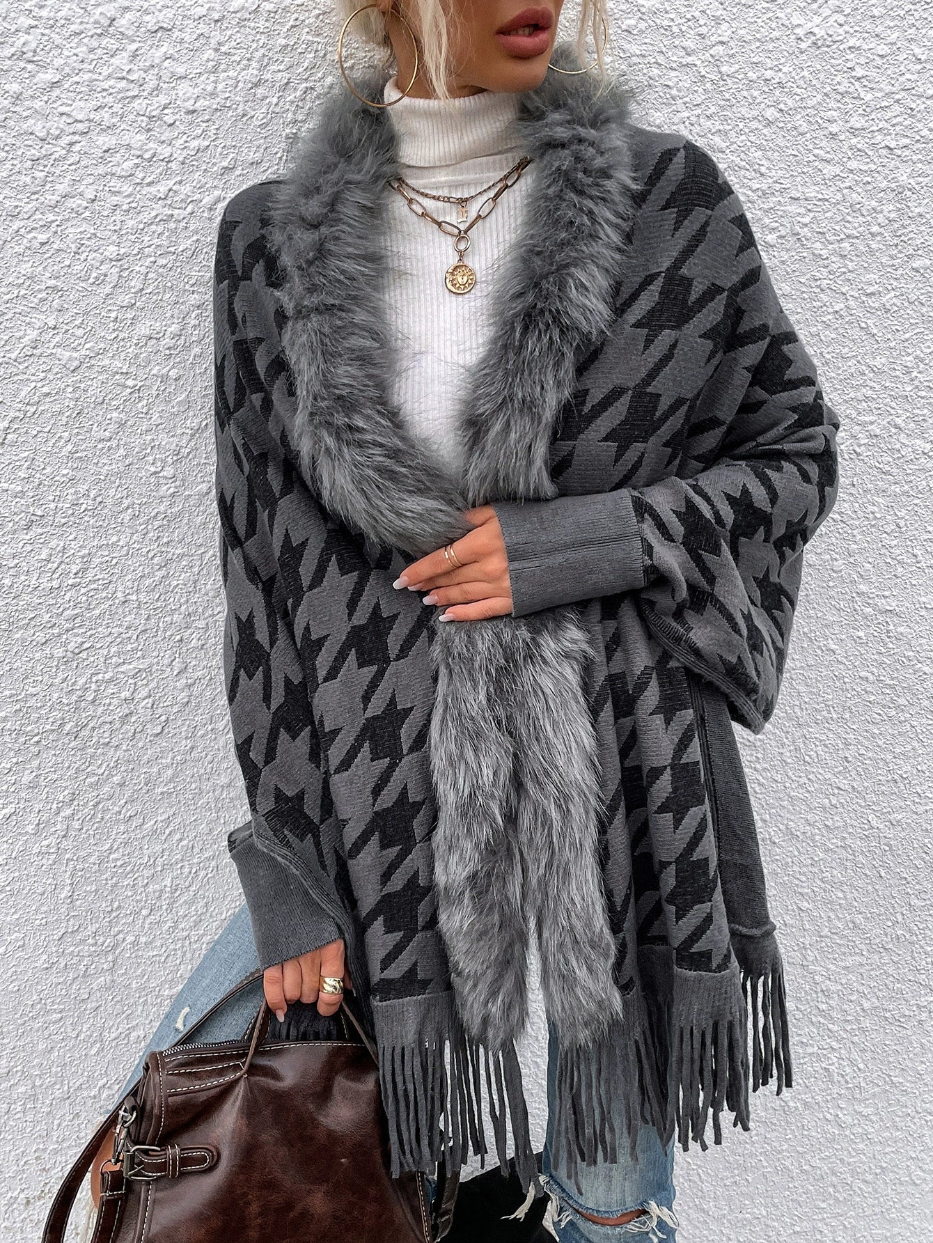 Women’s Cardigan – Relaxed Fit – Knitted Houndstooth – Fur Collar – Tassel Hem