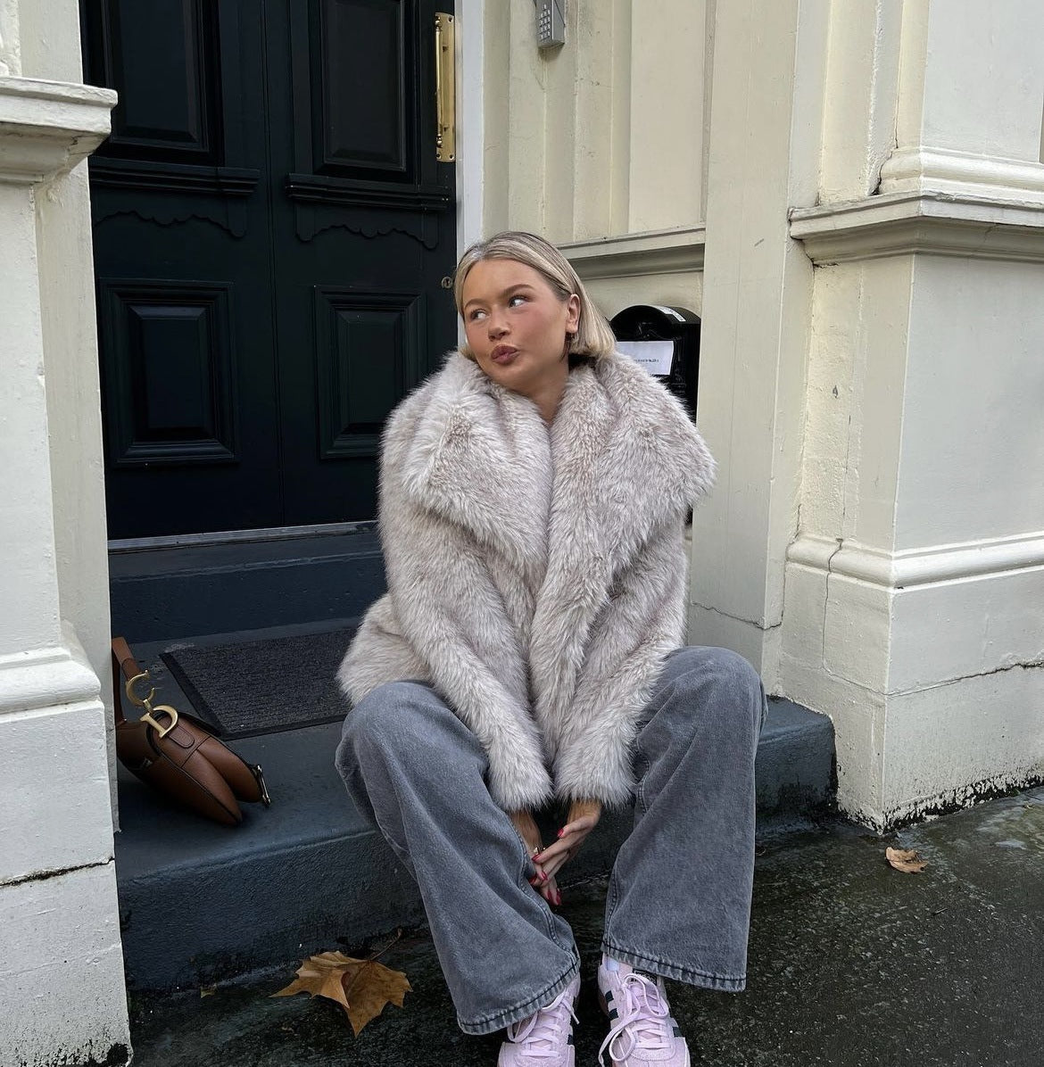 Women's fluffy faux fur short coat