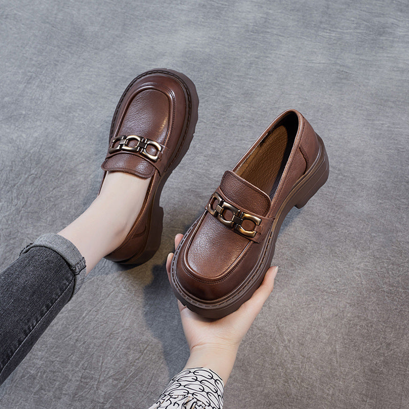 Women's classic loafer with chain detail