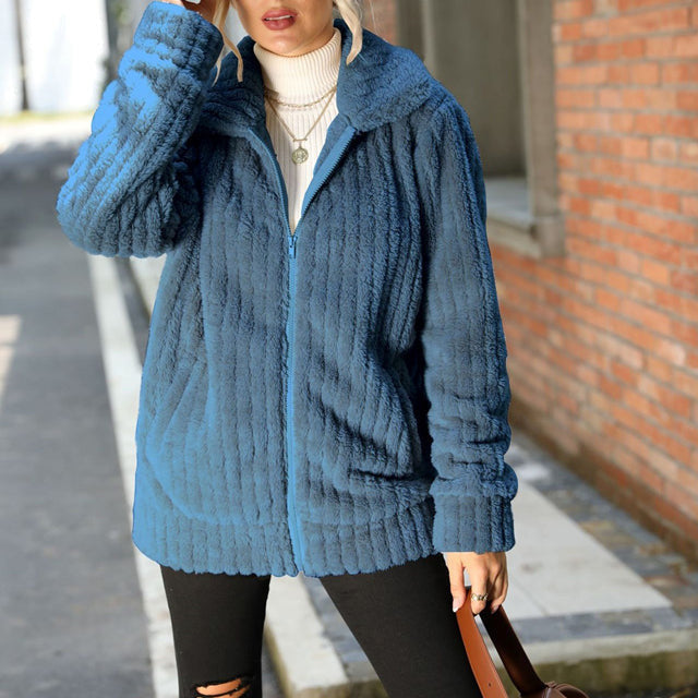 Relaxed warm coat made of plush for women
