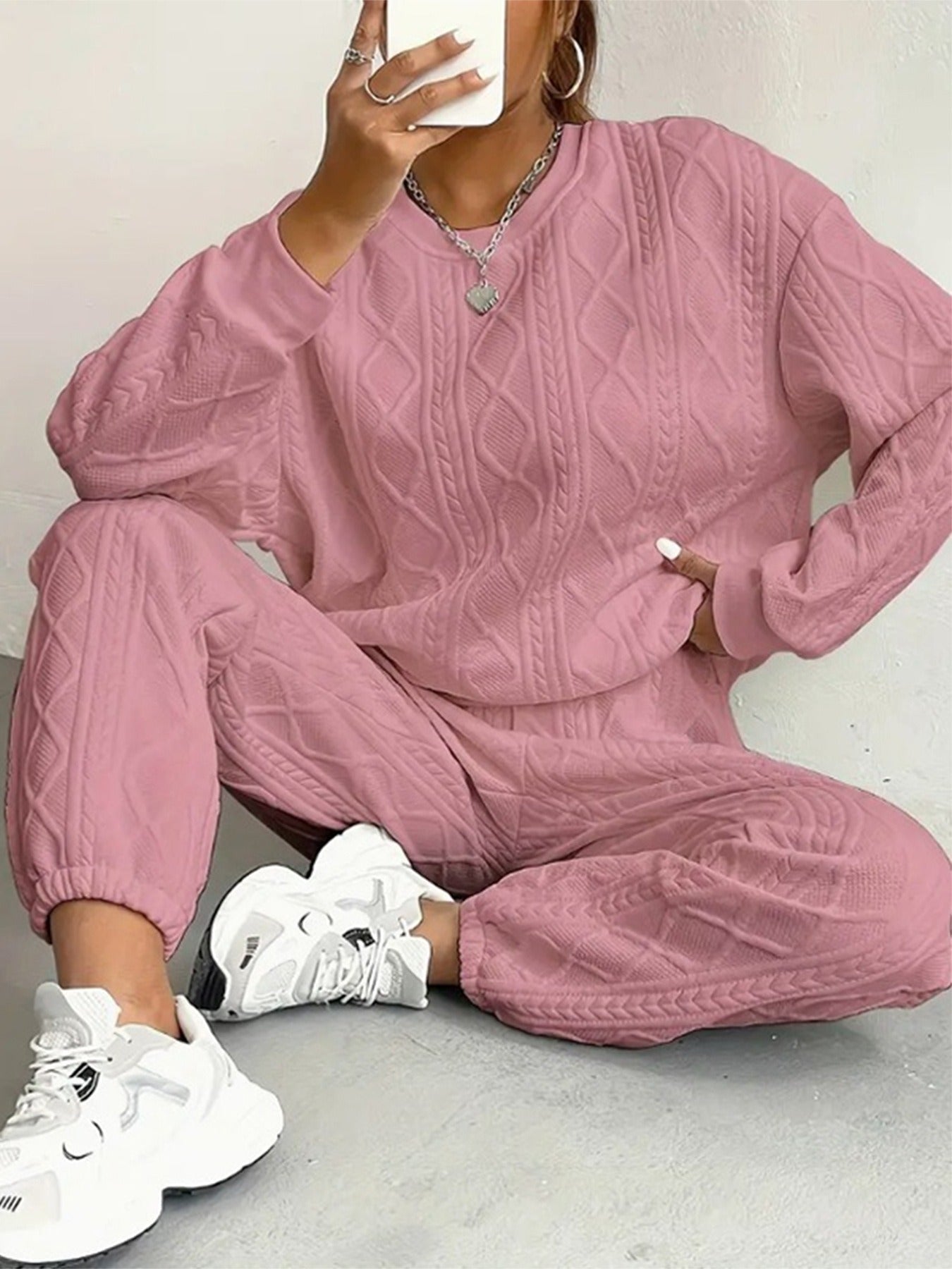 Women’s Two-Piece Lounge Set – Soft Knit Cable Texture – Relaxed Fit – Long Sleeve Top & Cuffed Pants