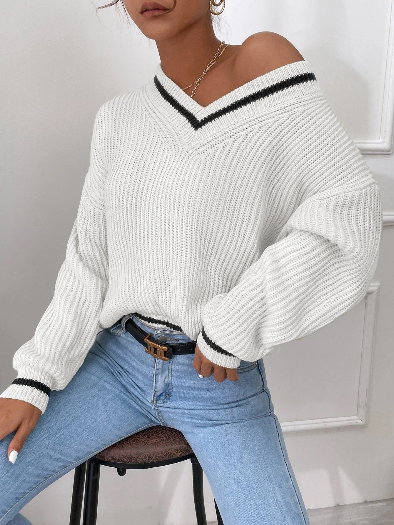 Women's casual sweater with patchwork v-neck