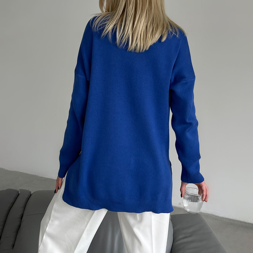 Fashionable turtleneck jumper with side slits for women
