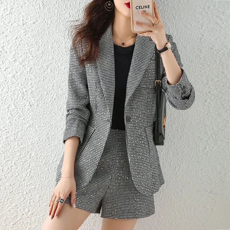 Urban style two-piece suit with button detailing for women