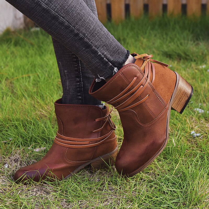 Women's vintage lace-up boots with chunky high heel