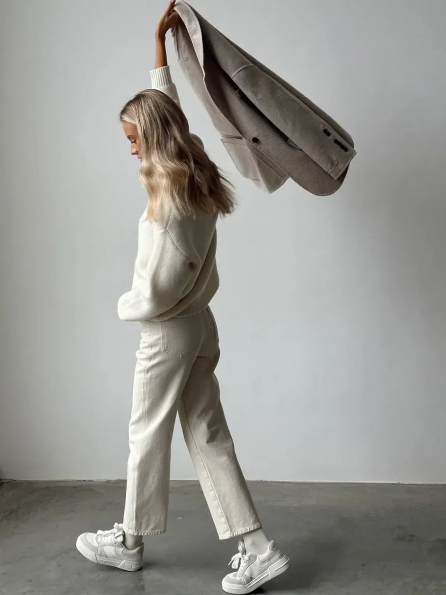 Simple white crew neck pullover sweater for women