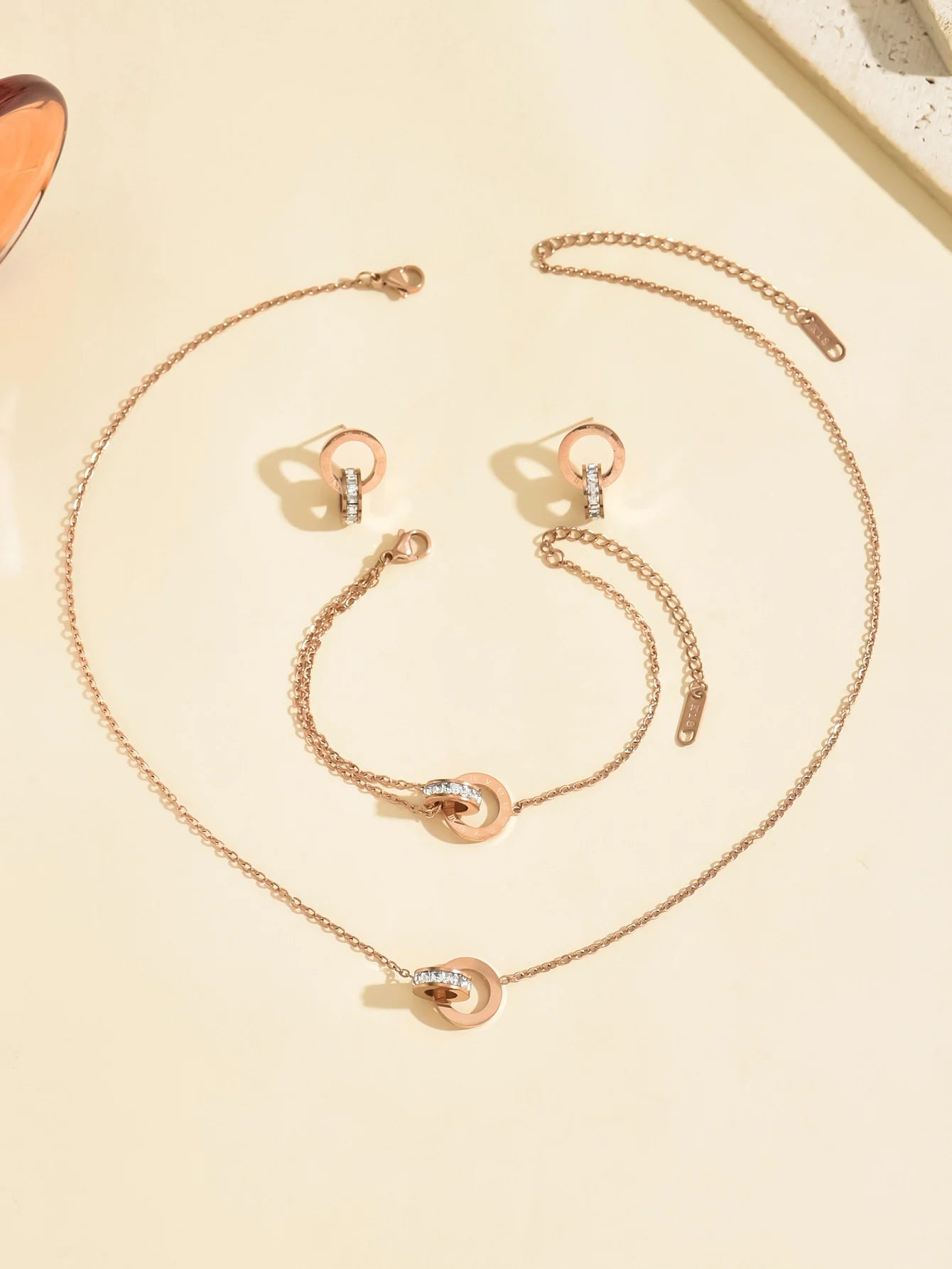 Titanium steel jewelry set with interlocking circles