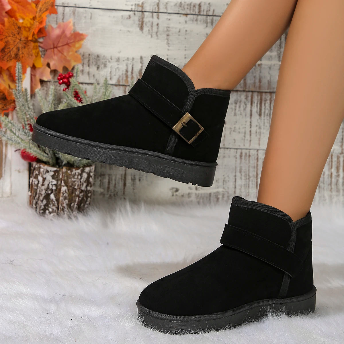 Women's textured winter snow boots with sponge sole and low heel