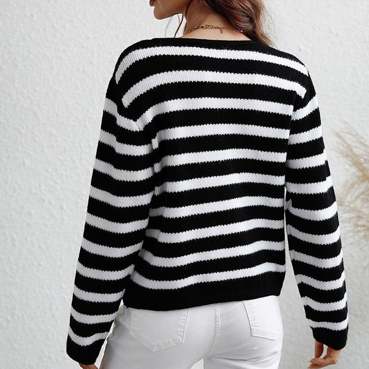 Women's fashionable knitted sweater with button closure