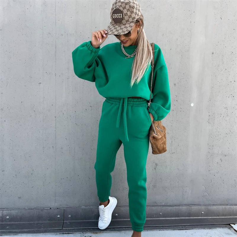 Women's casual roundneck sweatshirt and sweatpants set
