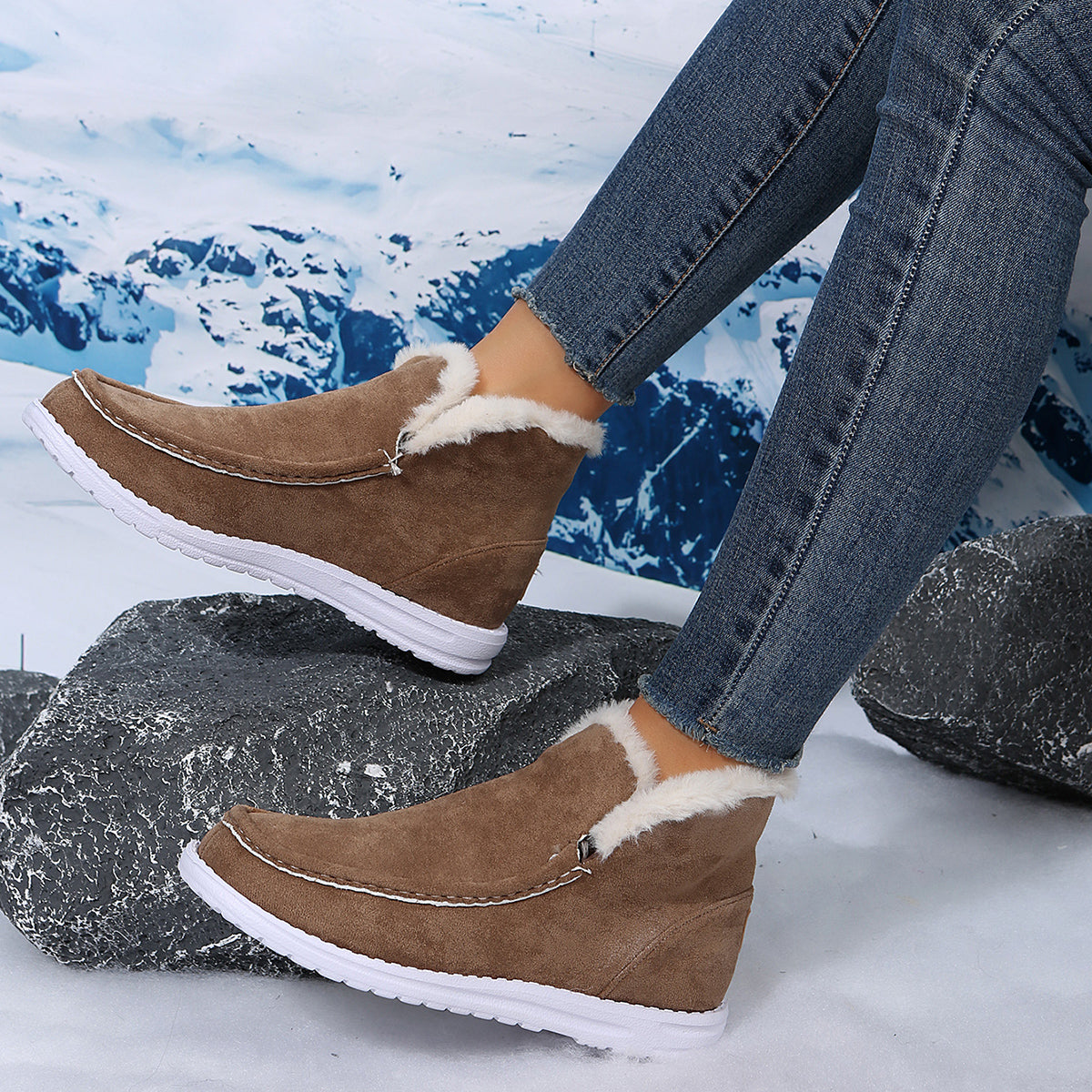 Thick comfortable short boots with plush fur and flat soles for women