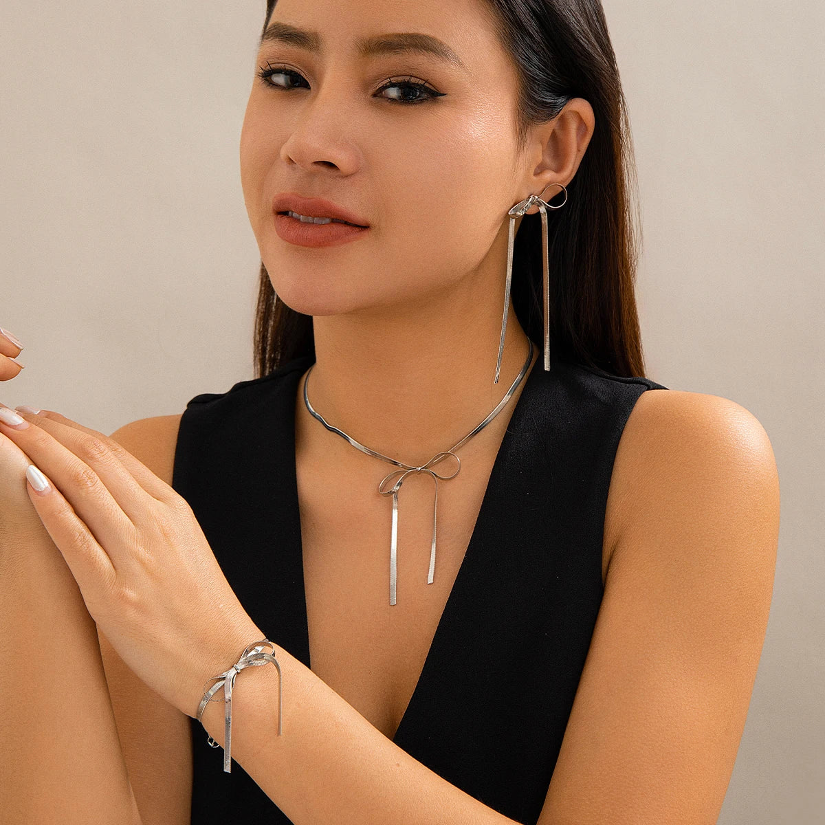 Stylish snake chain jewelry set with tassel drop earrings