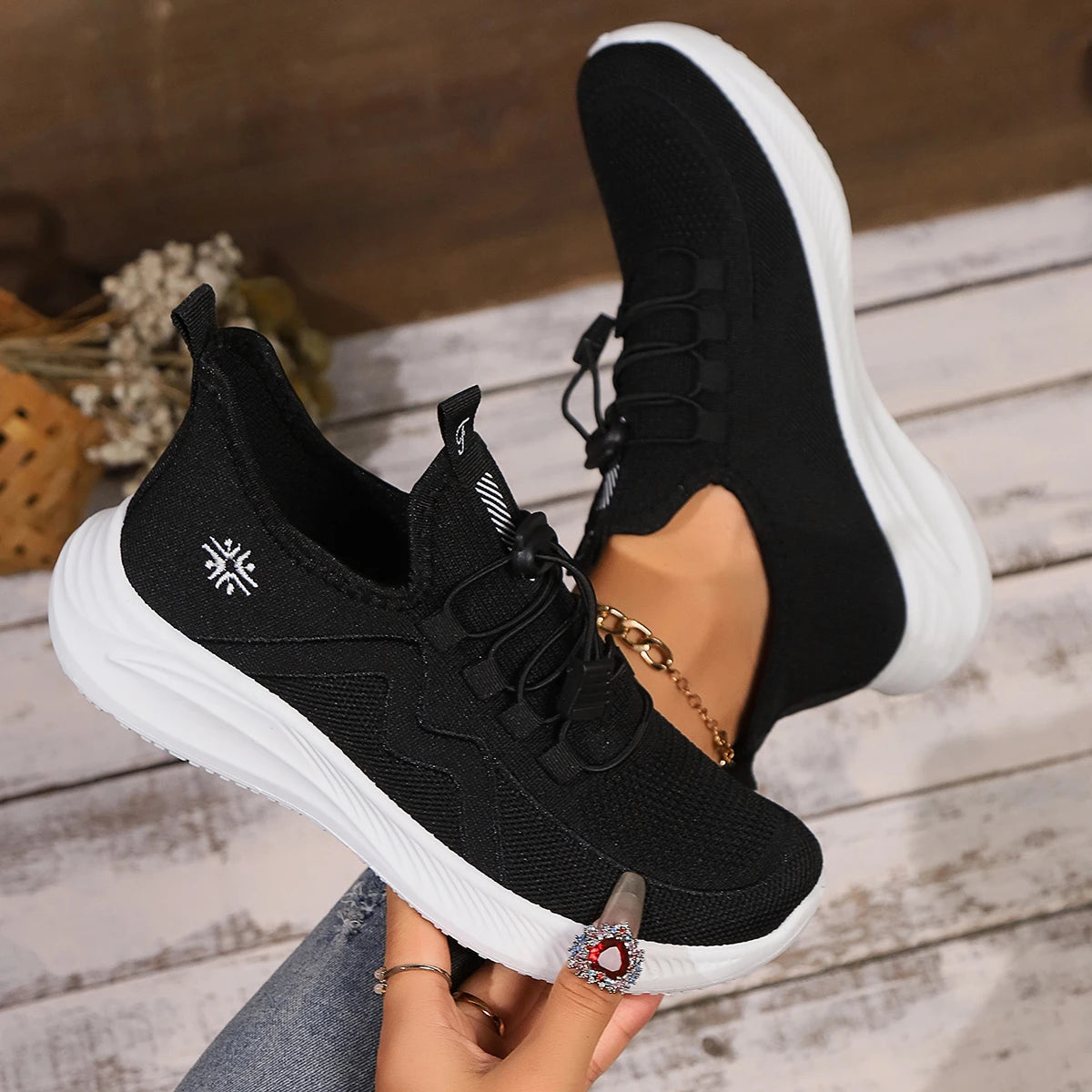 Women's lightweight platform walking shoes